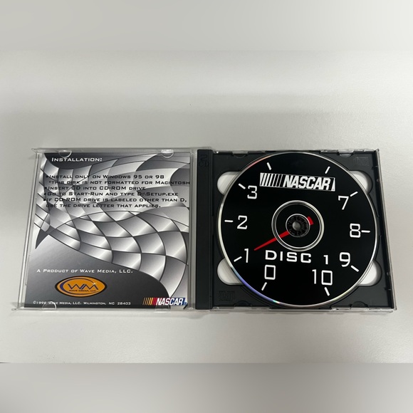 1998 The Official Interactive Guide to NASCAR PC CD-ROM 2 Disc Racing Game - Picture 2 of 6